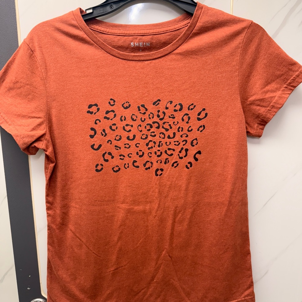 SHEIN Rust Leopard Print Short Sleeve Tee size S
